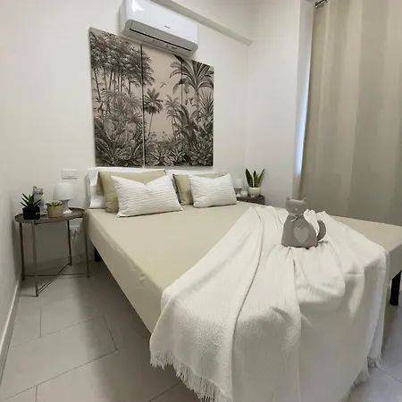 La Gatta - Al Centro Di * لا سبيتسْيا