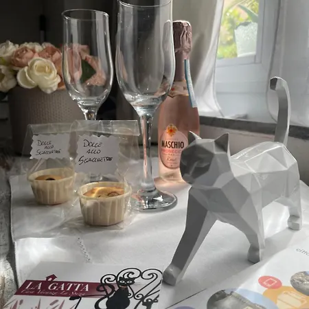 La Gatta - Al Centro Di *